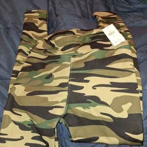 Camouflage Womans Fleece Leggings Large/XL NWT. Brand Is LYDAA